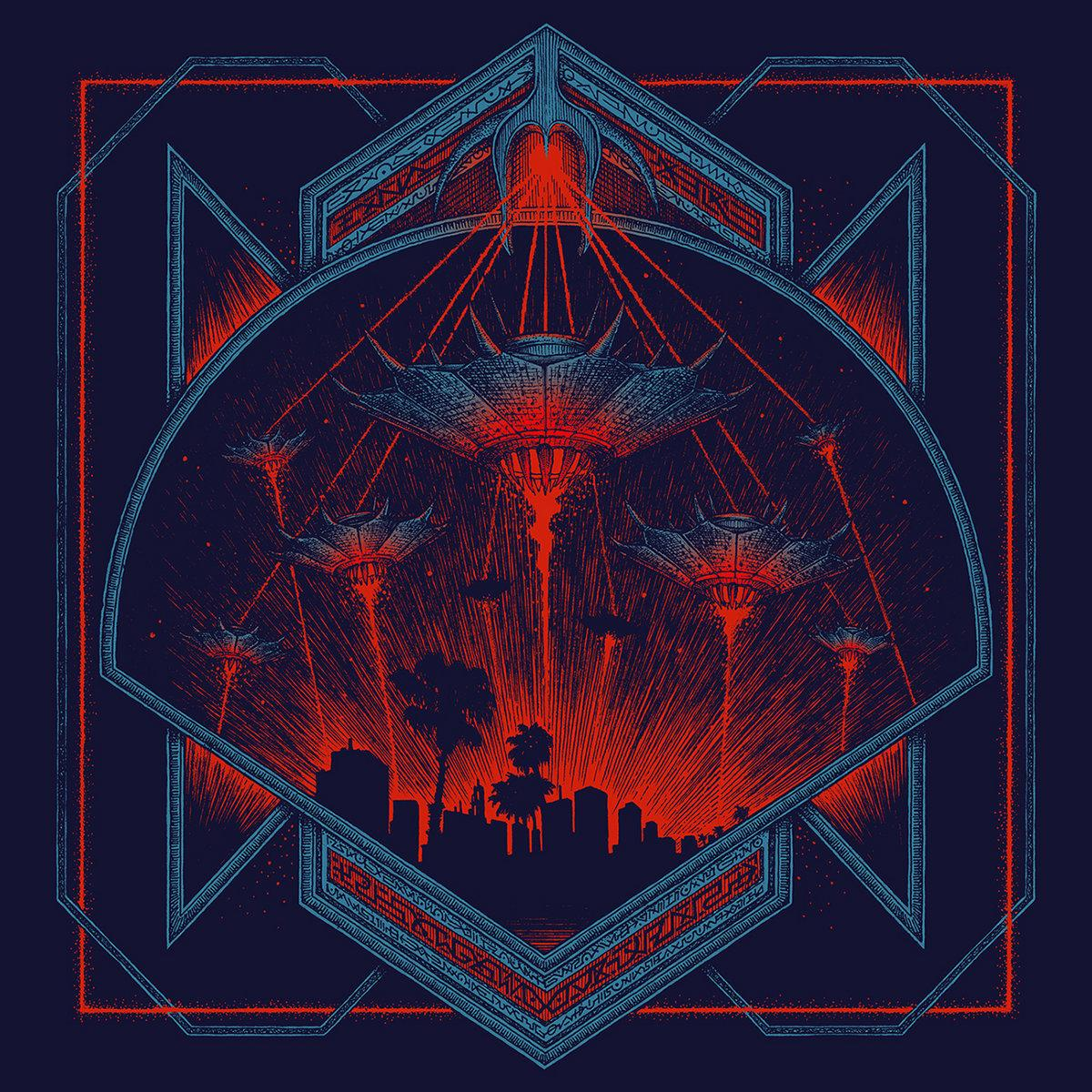 Dessins aux tons bleu très foncé et rouge, on voit des soucoupes volantes lancer des rayons sur une ville. L'image contient plusieurs ornements avec des glyphes étranges