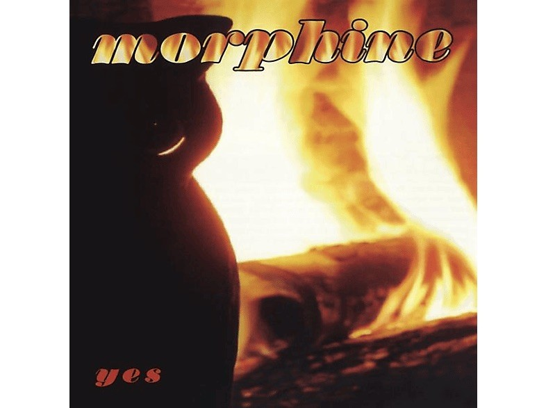 Photo d'un feu dans une cheminée, de couleur jaune/orange. En 1er plan à gauche se détache une silhouette sombre qui pourrait être une sculpture d'animal.Le nom du groupe "morphine" en haut est écrit en minuscules et l'intérieur des lettres fait penser à des flammes.En bas à gauche, le titre "yes" avec la même police, mais de couleur rouge.