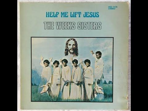 Pochette blanche du 33T du choeur de gospel noir américain des Week Sisters, où ça pose dans un champ en robe de choriste, levant la main vers le ciel pour tenter de soutenir la figure du doux Jésus (blanc)