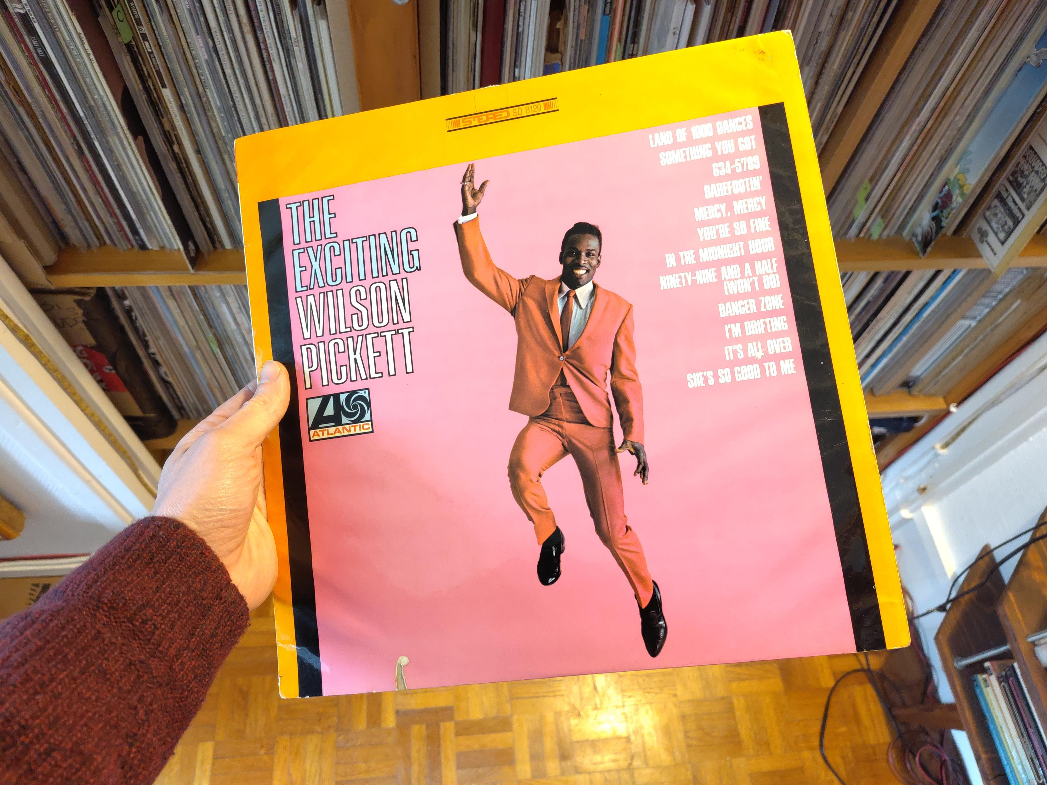 Pochette rose avec un liseré assez large jaune en haut et sur les deux côtés. Wilson Pickett, un homme noir d'une quarantaine d'années, souriant, saute en l'air, le bras droit levé et la jambe droite à-demi pliée. Il est vêtu d'un costard rose plus foncé que celui du fond de couleur sur lequel il se découpe. La pochette comprends aussi le titre de l'album et la liste des morceaux.